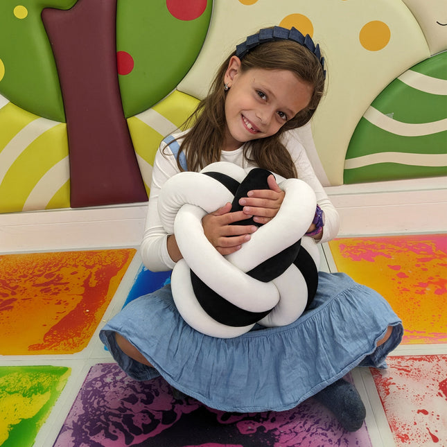 Cuddle Ball: Black and White