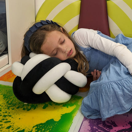 Cuddle Ball: Black and White